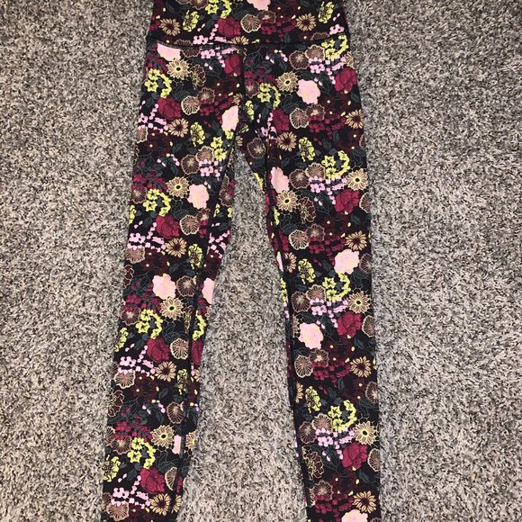 DISCONTINUED Lululemon Women's Floral Align Leggings Black/Multi - Picture 2 of 4